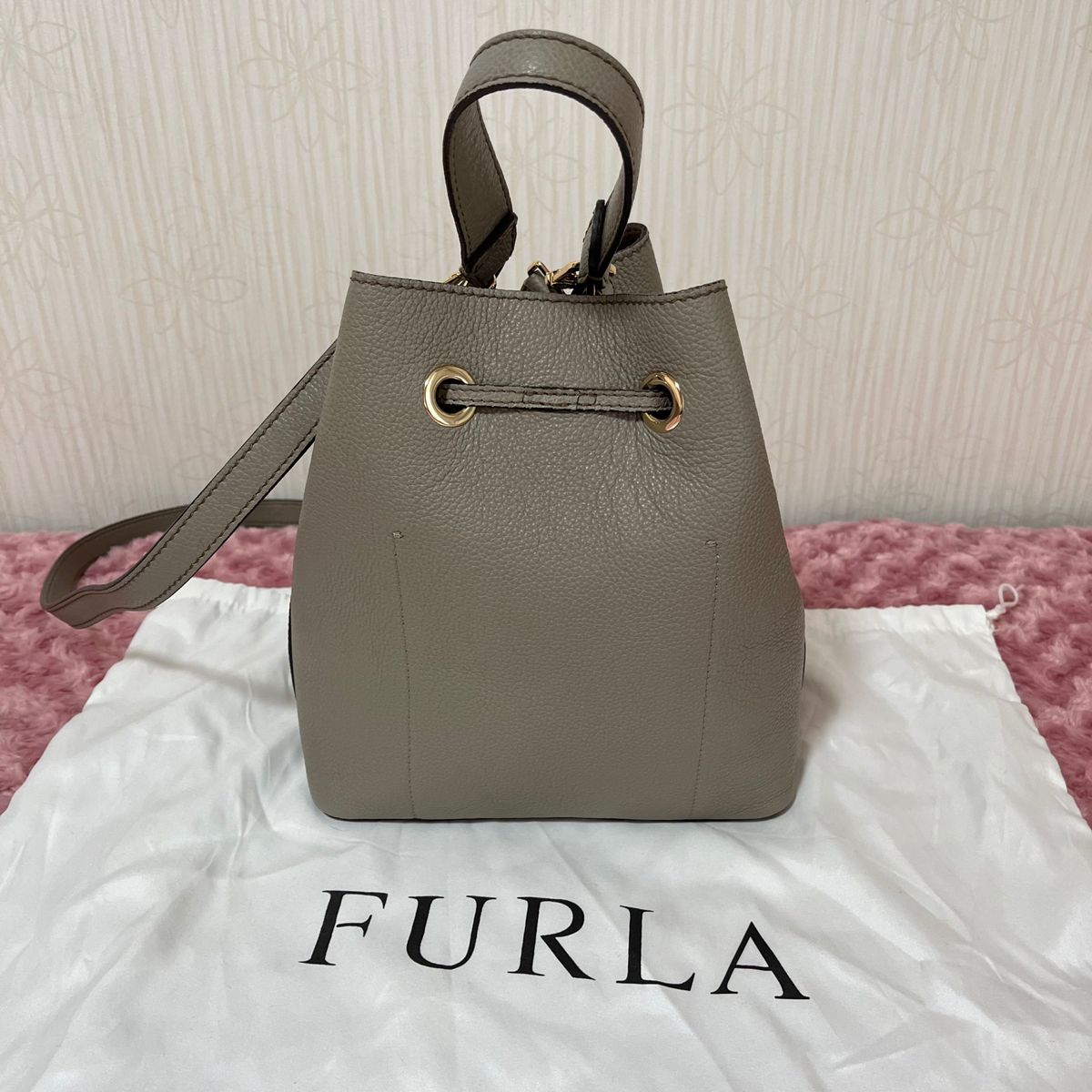 FURLA コスタンザ 巾着 ハンドバッグ レザー ショルダーバッグ FURLA コスタンザ 巾着 ハンドバッグ レザー ショルダーバッグ