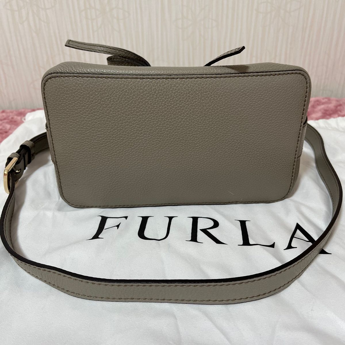 FURLA コスタンザ 巾着 ハンドバッグ レザー ショルダーバッグ FURLA コスタンザ 巾着 ハンドバッグ レザー ショルダーバッグ