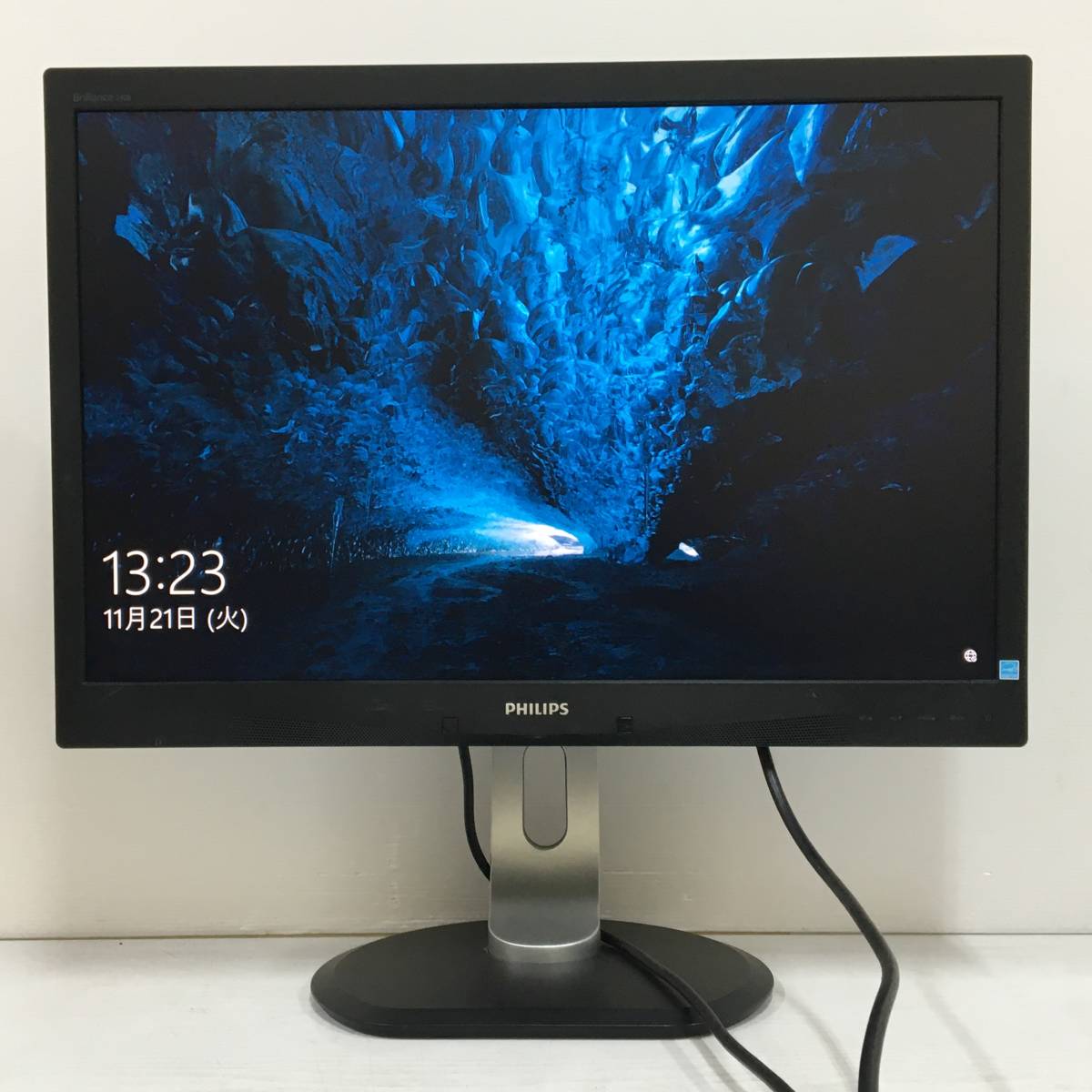 ☆【良品】Philips 240B4QPYEB/11 ワイド液晶モニター 24インチ WUXGA（1920x1200）DVIx1/D-Subx1/DisplayPortx1 動作品_画像2