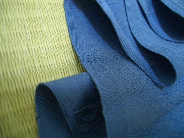 古布正絹色無地はぎれブルー 半幅×219㎝ アンティーク昔着物リメイク古裂つまみ細工材料の画像6