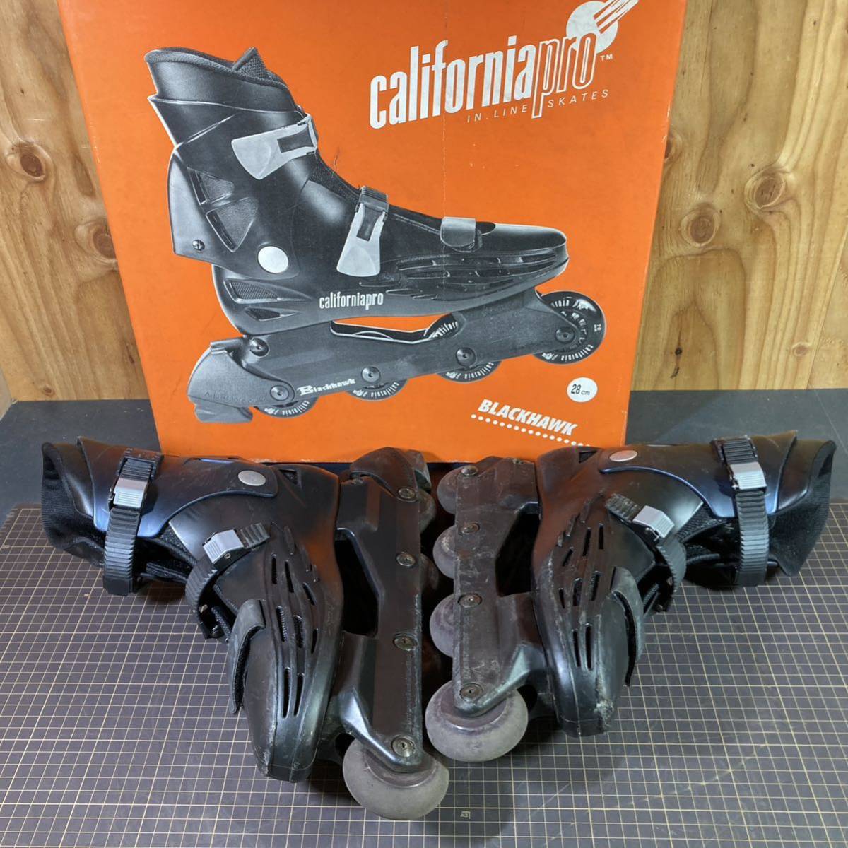 【A8723P011】californiapro インラインスケート Blackhawk 28cm ローラーブレード ブラック×ネイビー 黒 スケート 外遊び_画像2