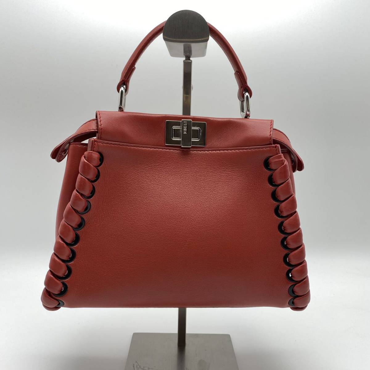 極美品 FENDI フェンディ ハンドバッグ ピーカブー ショルダー 2way レザー レッド系 希少_画像3