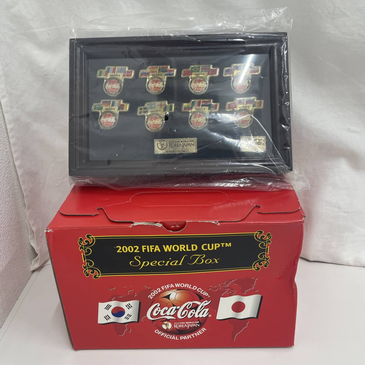 #11.15.9 2002 FIFAワールドカップ コカ・コーラ スペシャルBOX ピンズセット バッジ W杯記念キャンペーン品 現状品_画像1