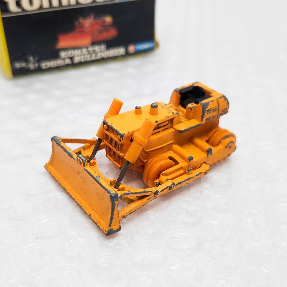 [ST-02150] トミカ 日本製 黒箱 No.70 KOMATSU D65A BULLDOZER コマツ ブルドーザー 建設 工事車両 TOMICA JAPAN ミニカー 模型_画像2