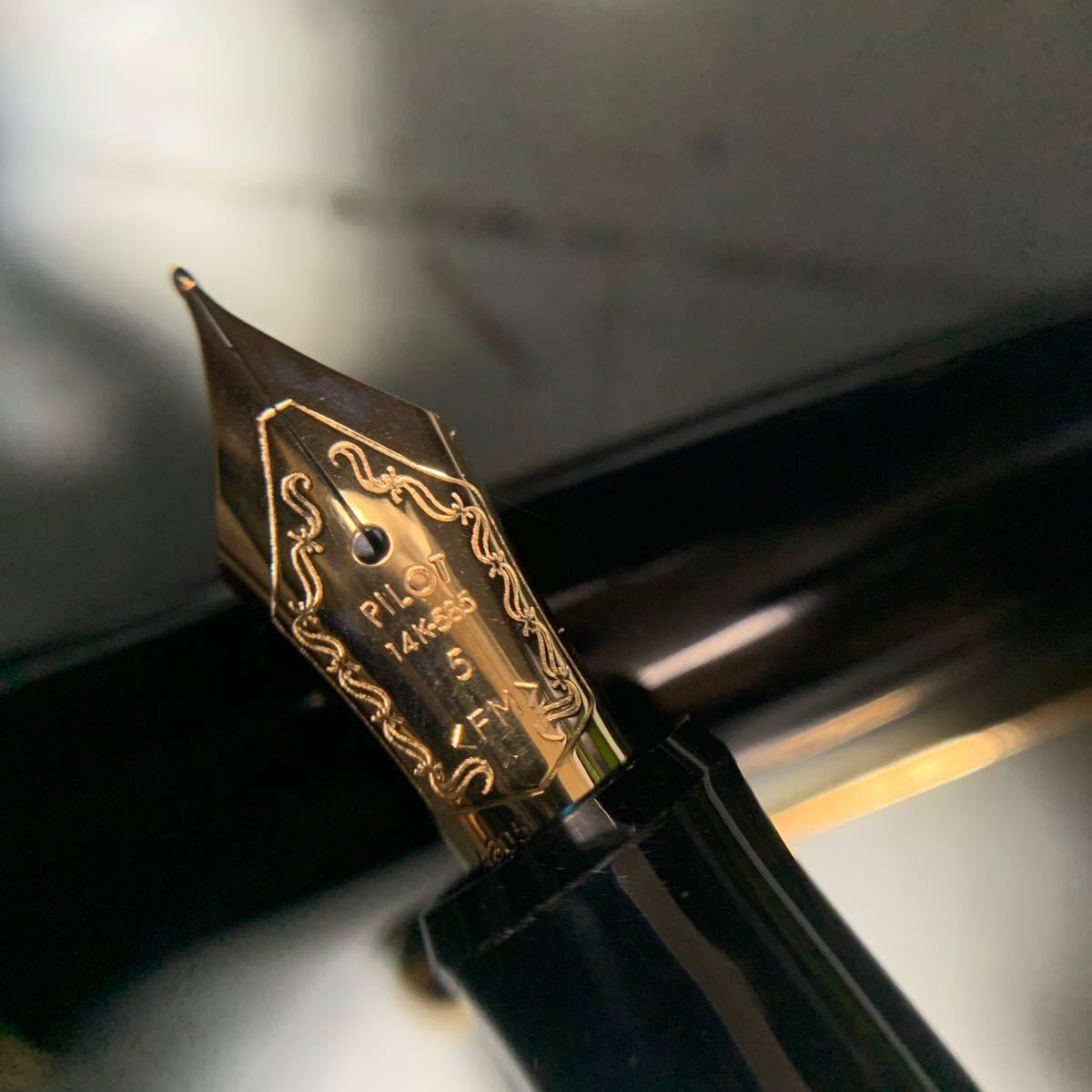 PILOT パイロット CUSTOM74 万年筆 14K カートリッジ式 ペン先 14K-585 5 FM 刻印 ブラック×ゴールド 名前入り (8677)_画像3