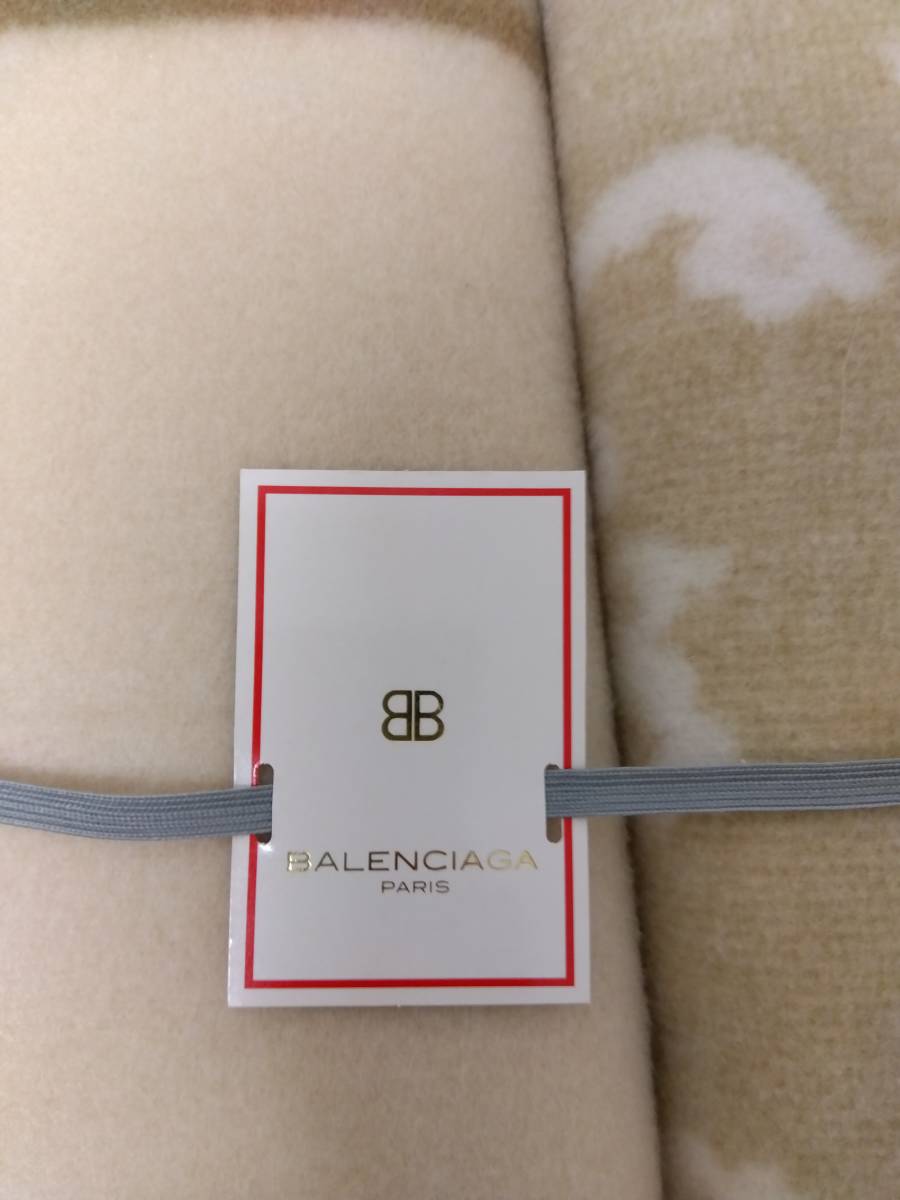 バレンシアガ毛布２枚組　BALENCIAGA　寝具　ベージュ　花柄　未使用　_画像6