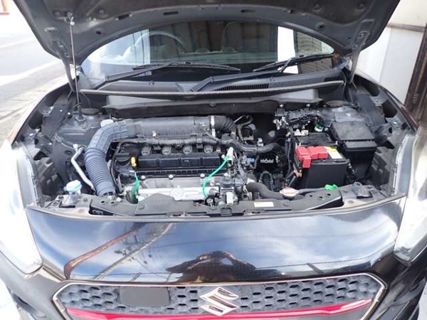 「スイフト 1.2 ハイブリッド RS セーフティパッケージ装着車 ワンオーナー　禁煙車　8インチ純正ナビ」の画像3