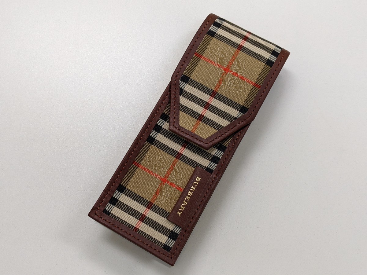 ☆ BURBERRY バーバリー　ペンケース　箱付き　未使用_画像3