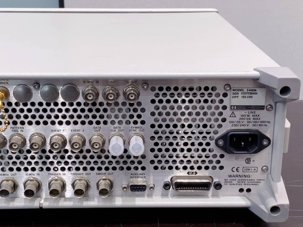 HP ESG-D4000A E4433A デジタル シグナル ジェネレーター 250kHz-4000MHz デジタル信号発生器 ジャンク品_画像8