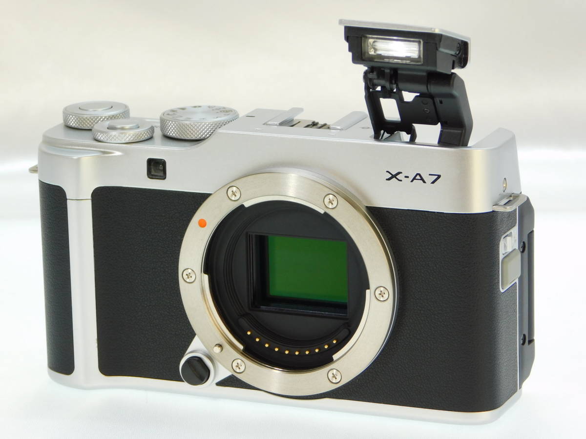 ■極上品■ FUJIFILM 富士フイルム X-A7 ボディ シルバー ＃97447_画像2