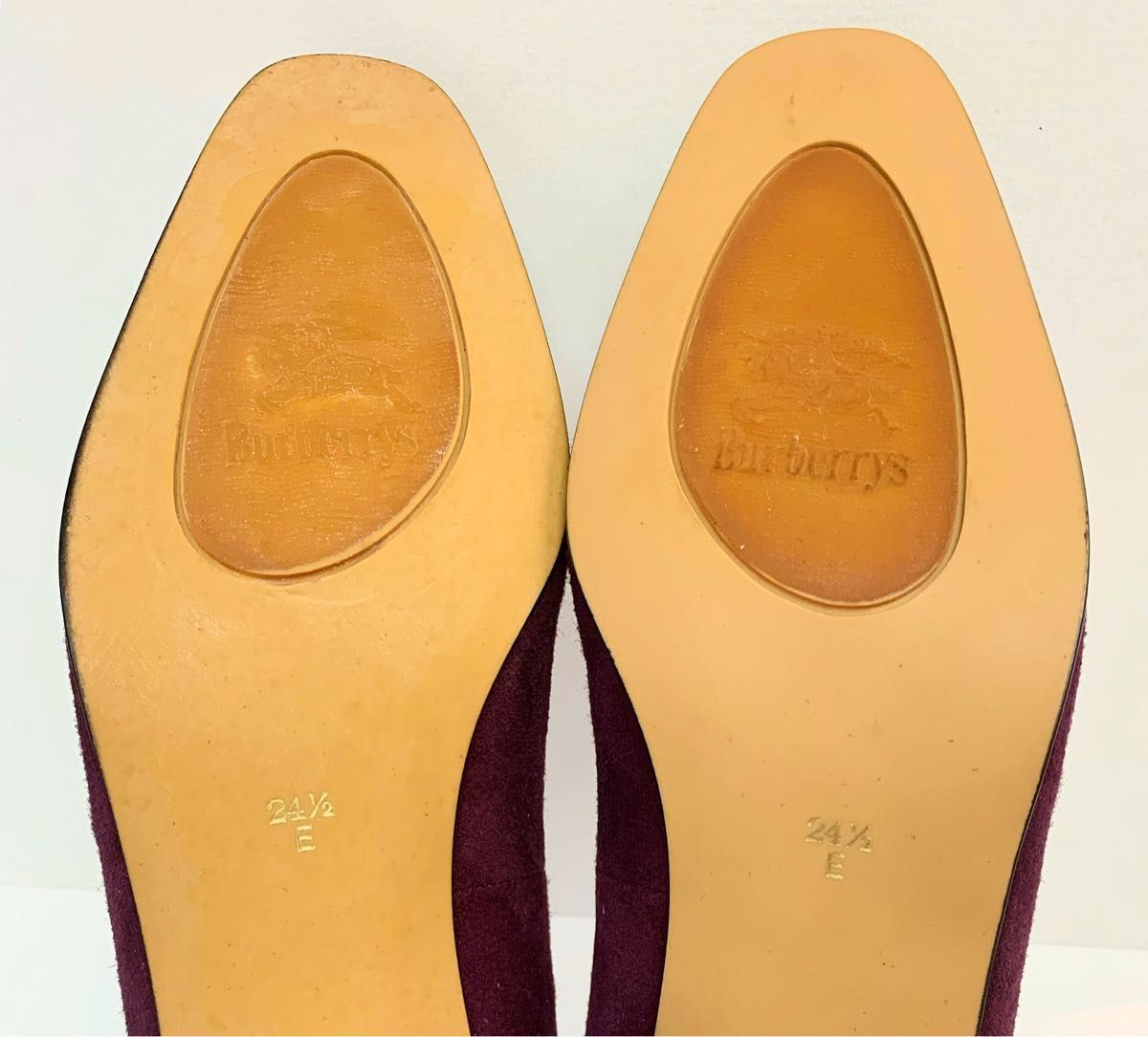 新品のまま長期保管のデッドストック商品 未使用 Burberryバーバリー24.5cmパンプス靴シューズ 紫パープル桑色マルベリー