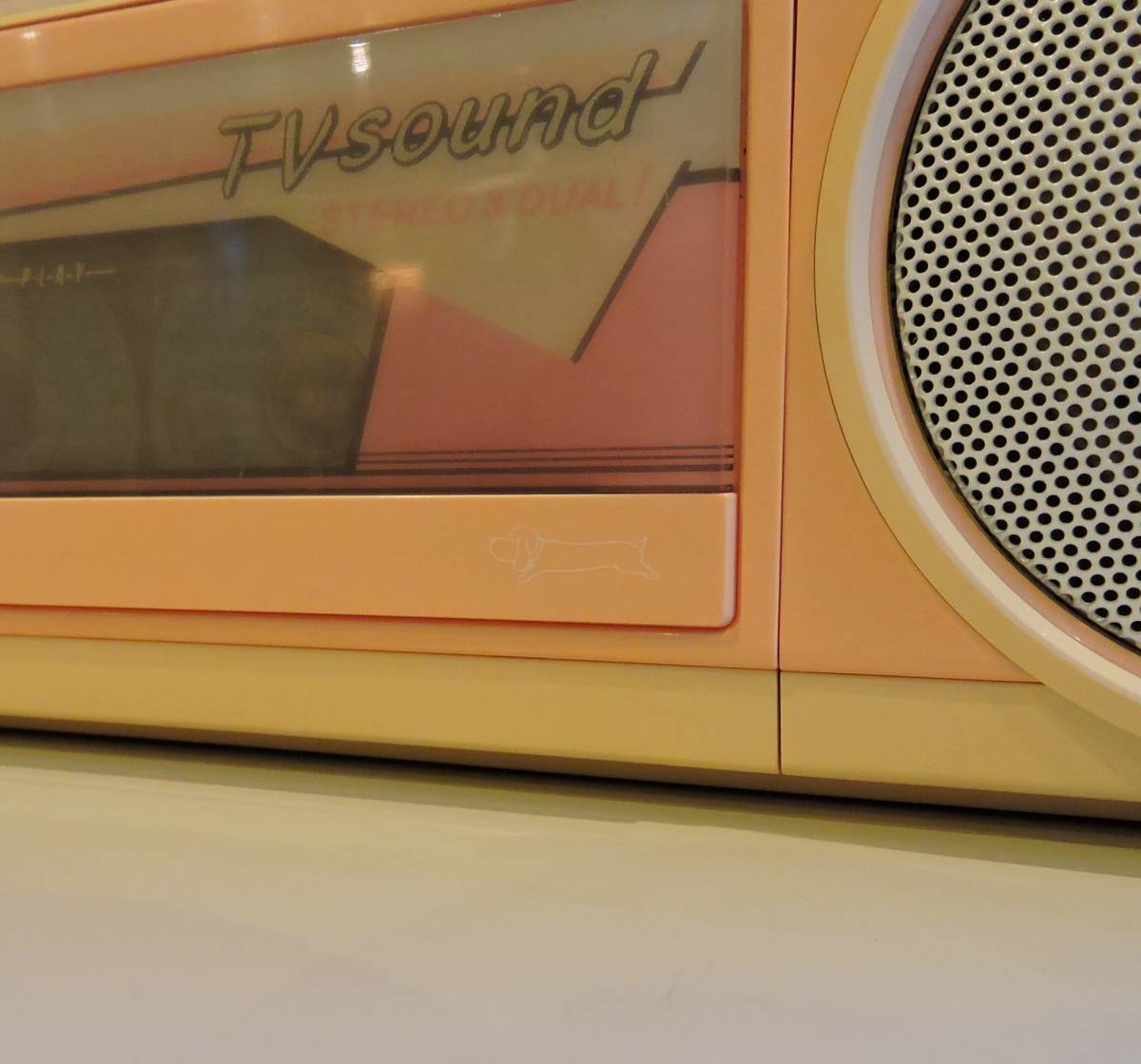 80s SANYO 小型ラジカセ MR-U4TA シリーズ最小サイズ 「TOWN U4」レア色 ピンク 整備済 動作正常 美品 付属品多数 防災ラジオ 昭和レトロ_画像5
