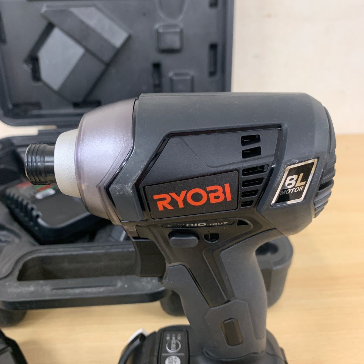 美品 RYOBI インパクトドライバー BID-1807L1 バッテリー2個 18v リョービ 電動工具 _画像5