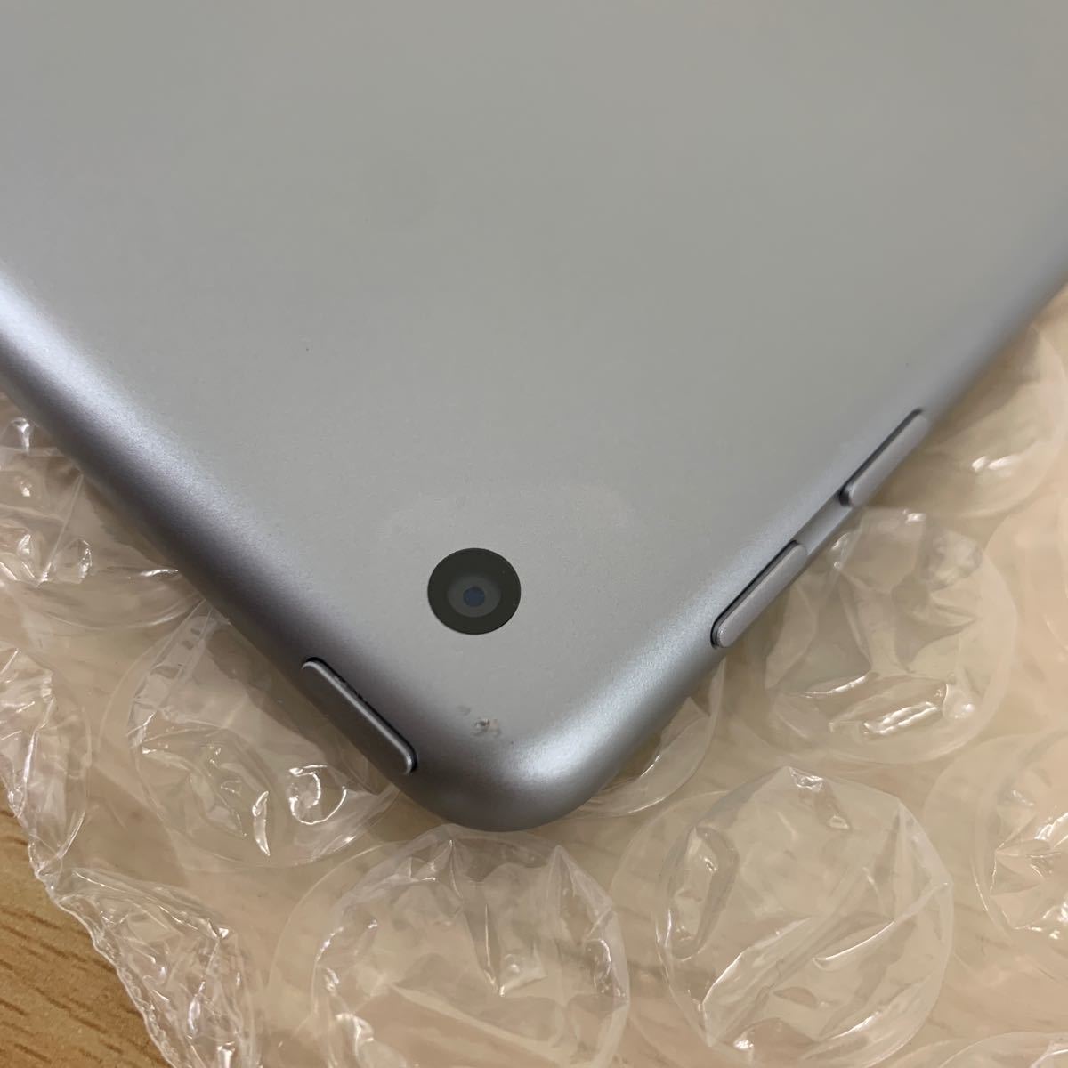 中古品美品 Apple iPad 第6世代 MR7J2LL/A 128GB Wi-Fi スペースグレー _画像8