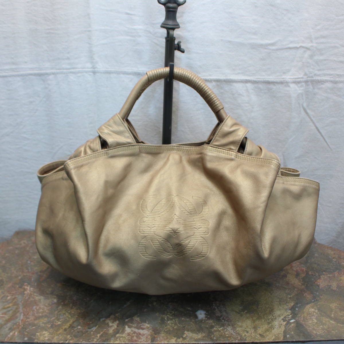 LOEWE NAPPA AIRE ANAGRAM PATTERNED EMBOSSED LEATHER HAND BAG