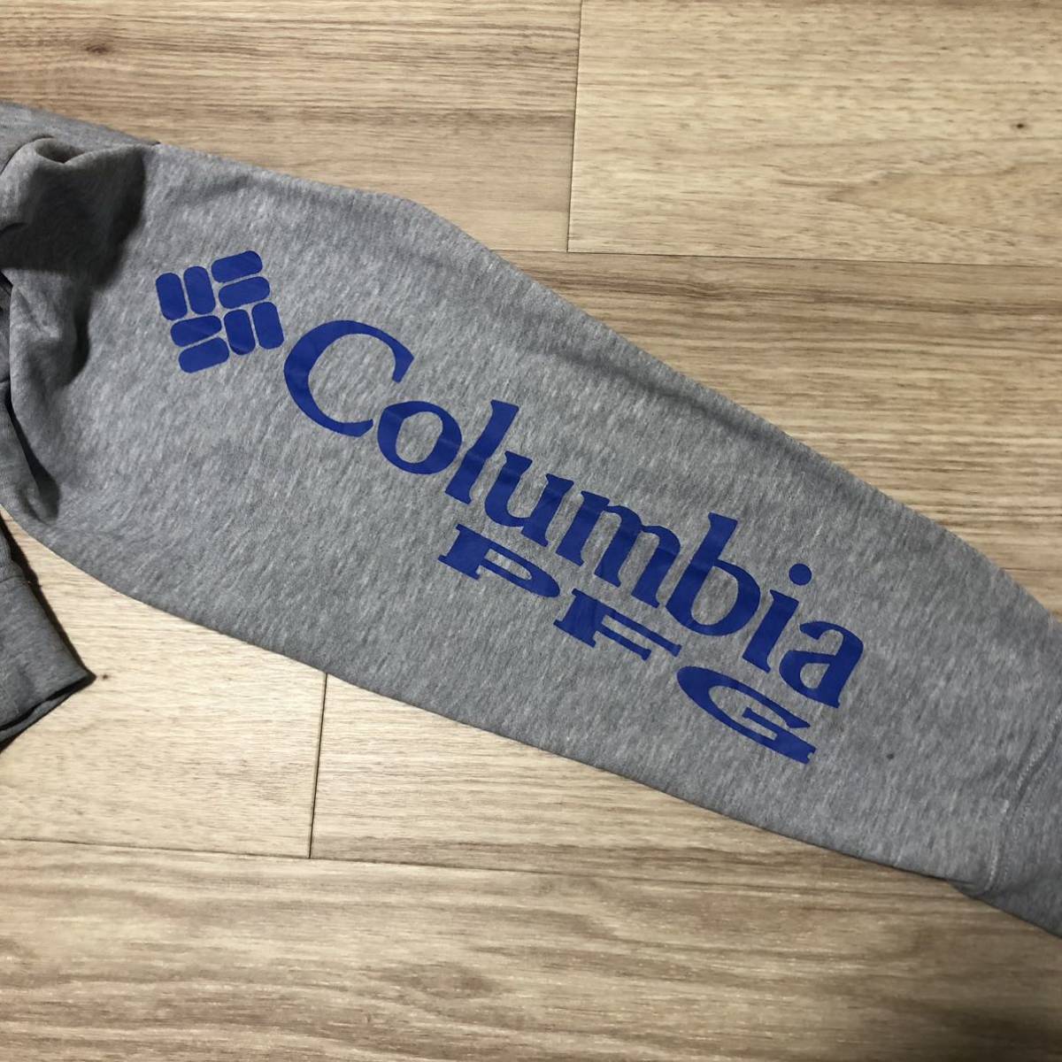 【送料無料】傷汚れありColumbia PFGスウェットパーカー　グレー　メンズXXLサイズ　コロンビアアウトドア登山_画像4