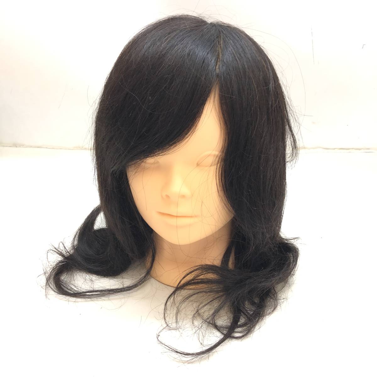 ♪カットウィッグ B-07 レディース カット練習用 ミディアムヘア 黒髪 ヘアカット 美容 中古品♪N21734_画像1