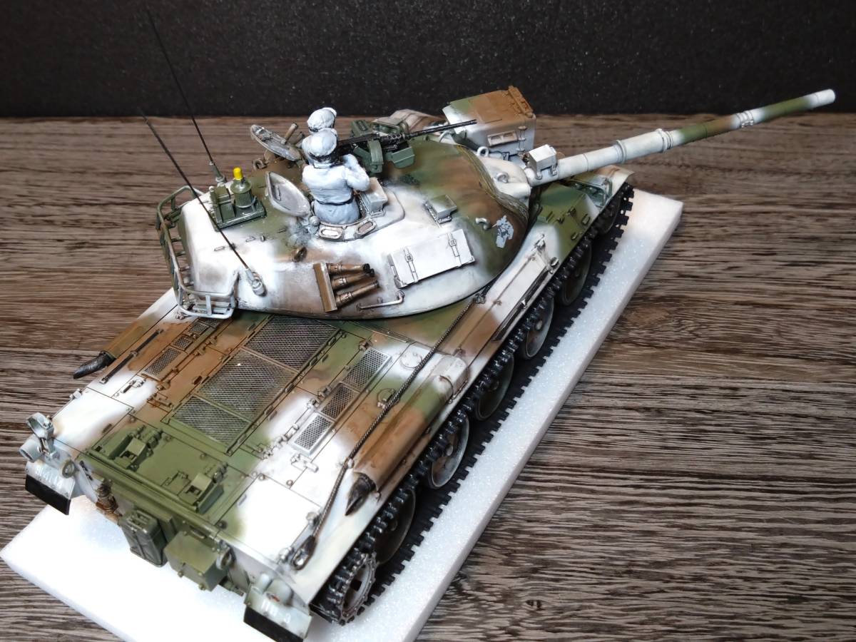タミヤ 1/35 陸上自衛隊　74式戦車　冬季迷彩 組立塗装完成品_画像10