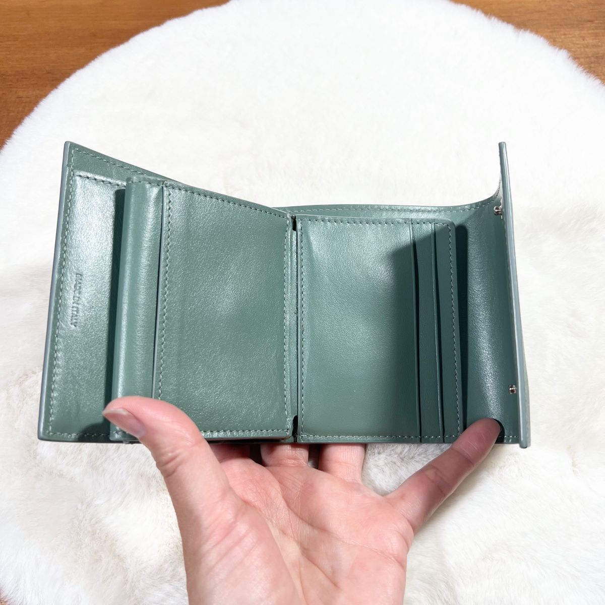 美品】セリーヌ スモール トリフォールド 三つ折り財布 完売 美品】セリーヌ スモール トリフォールド 三つ折り財布 完売
