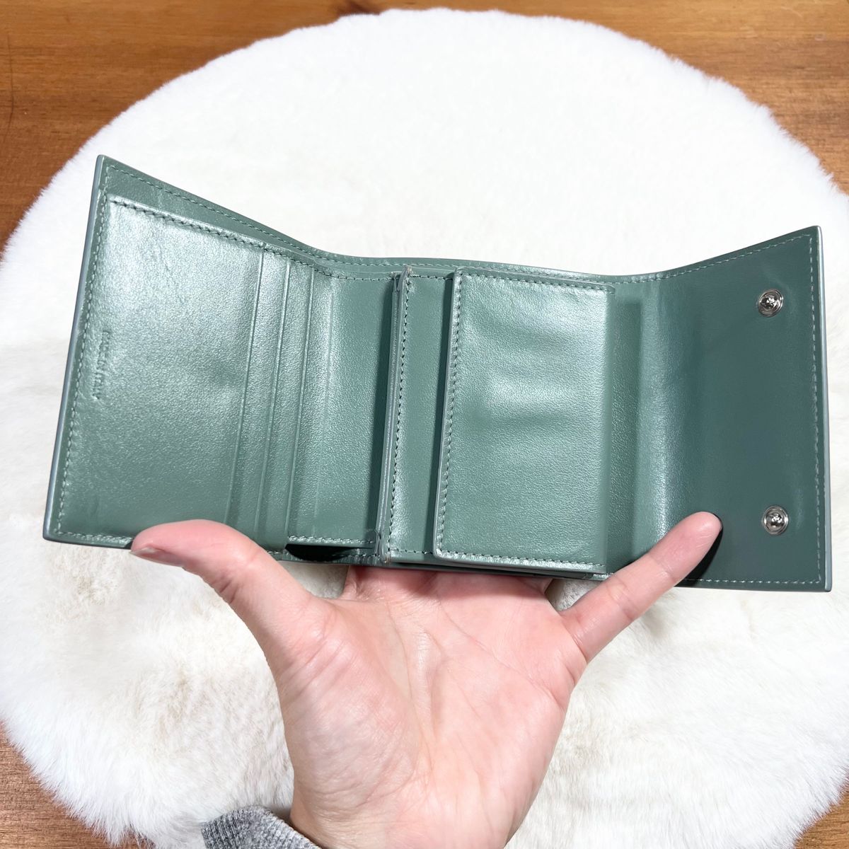 【美品】セリーヌ スモール トリフォールド 三つ折り財布 完売カラー セラドン 【美品】セリーヌ スモール トリフォールド 三つ折り財布 完売カラー セラドン