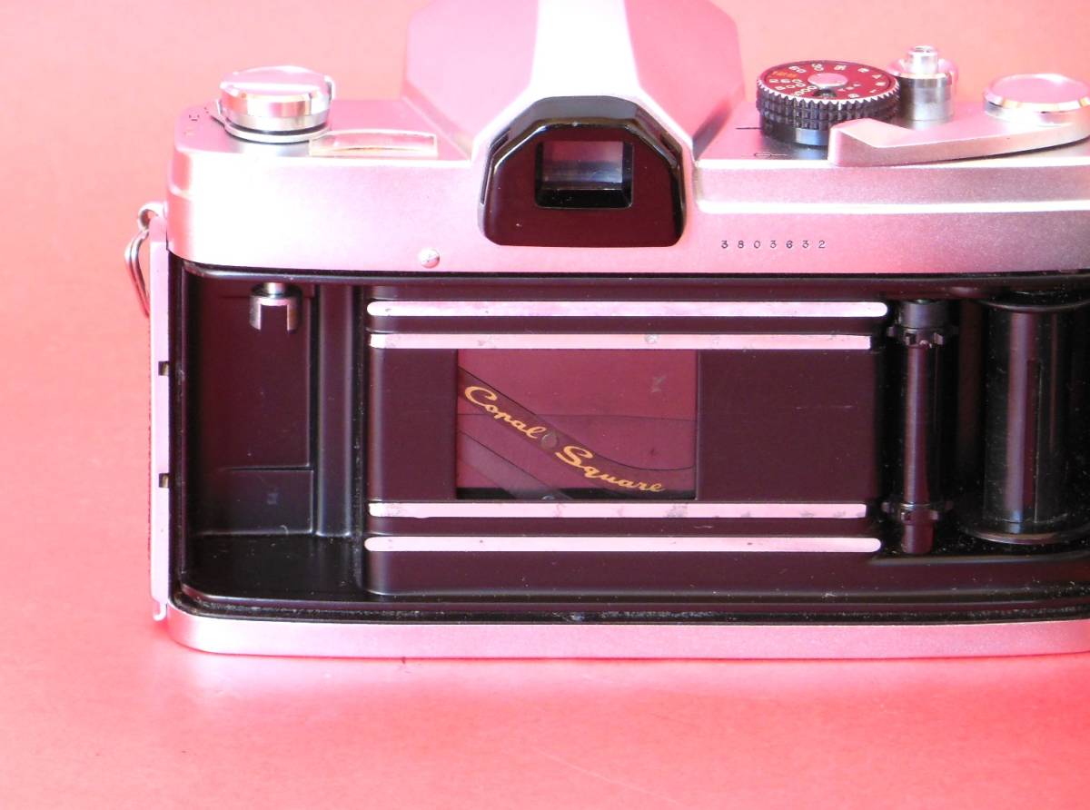 ☆シャッター切れます☆希少・貴重なレンズ付き作動品☆フィルム式一眼レフ　KONICA　FM　BODY　シルバー☆_画像5