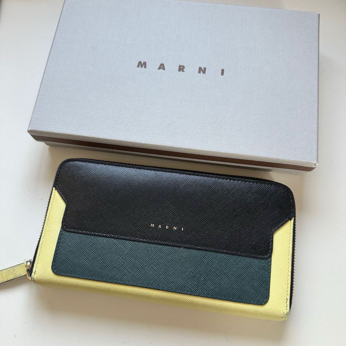 マルニ　MARNI  長財布