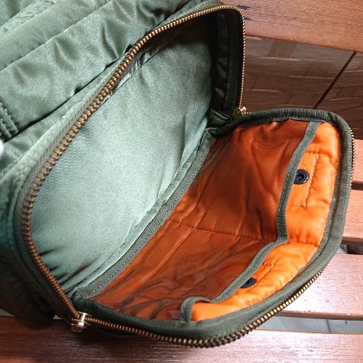 【超極美品】 ポーター PORTER / TANKER 【 622-76121】CAMERA BAG カメラバッグ ショルダーバッグ 吉田カバン【セージグリーン】_画像6