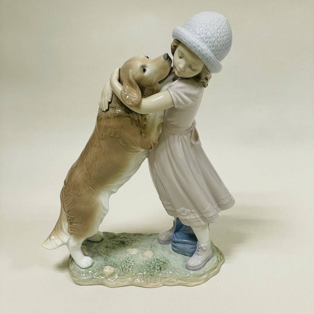 リヤドロ(Lladro リアドロ 陶器人形 置物) 犬と少女 仔犬たち リヤドロ(Lladro リアドロ 陶器人形 置物) 犬と少女 仔犬たち