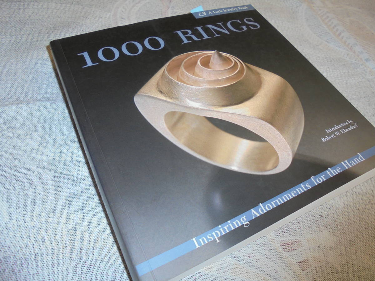 洋書1000の指輪写真集　1000 Rings　伝統的～前衛的なものまで　デザイナー　職人　美しい写真満載_画像1