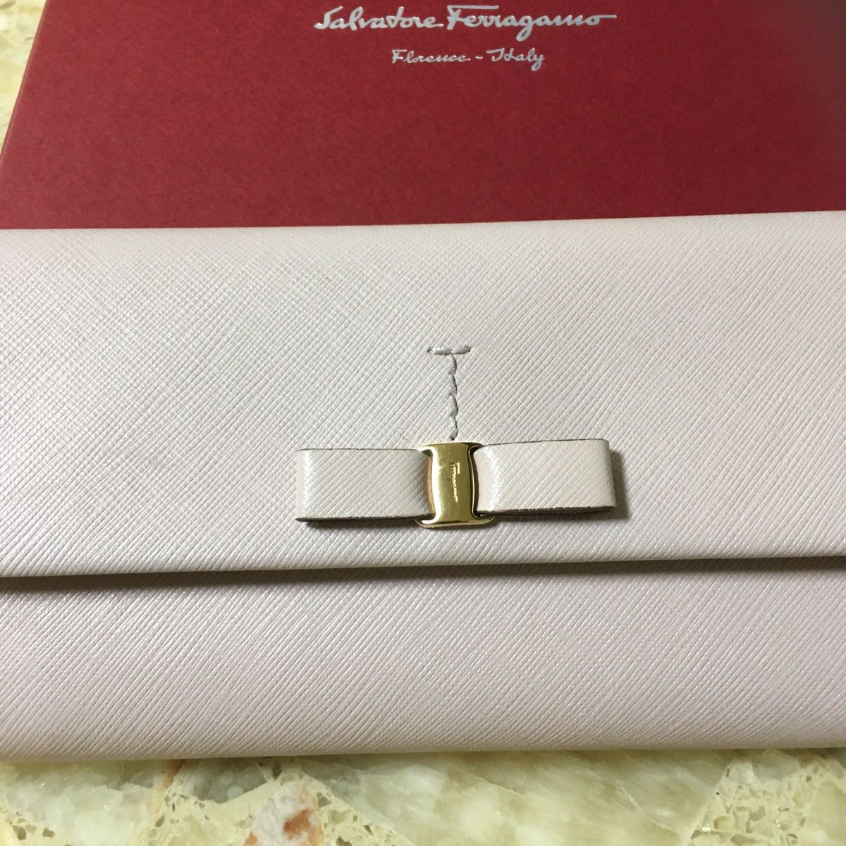 フェラガモ長財布　美品 Salvatore Ferragamo