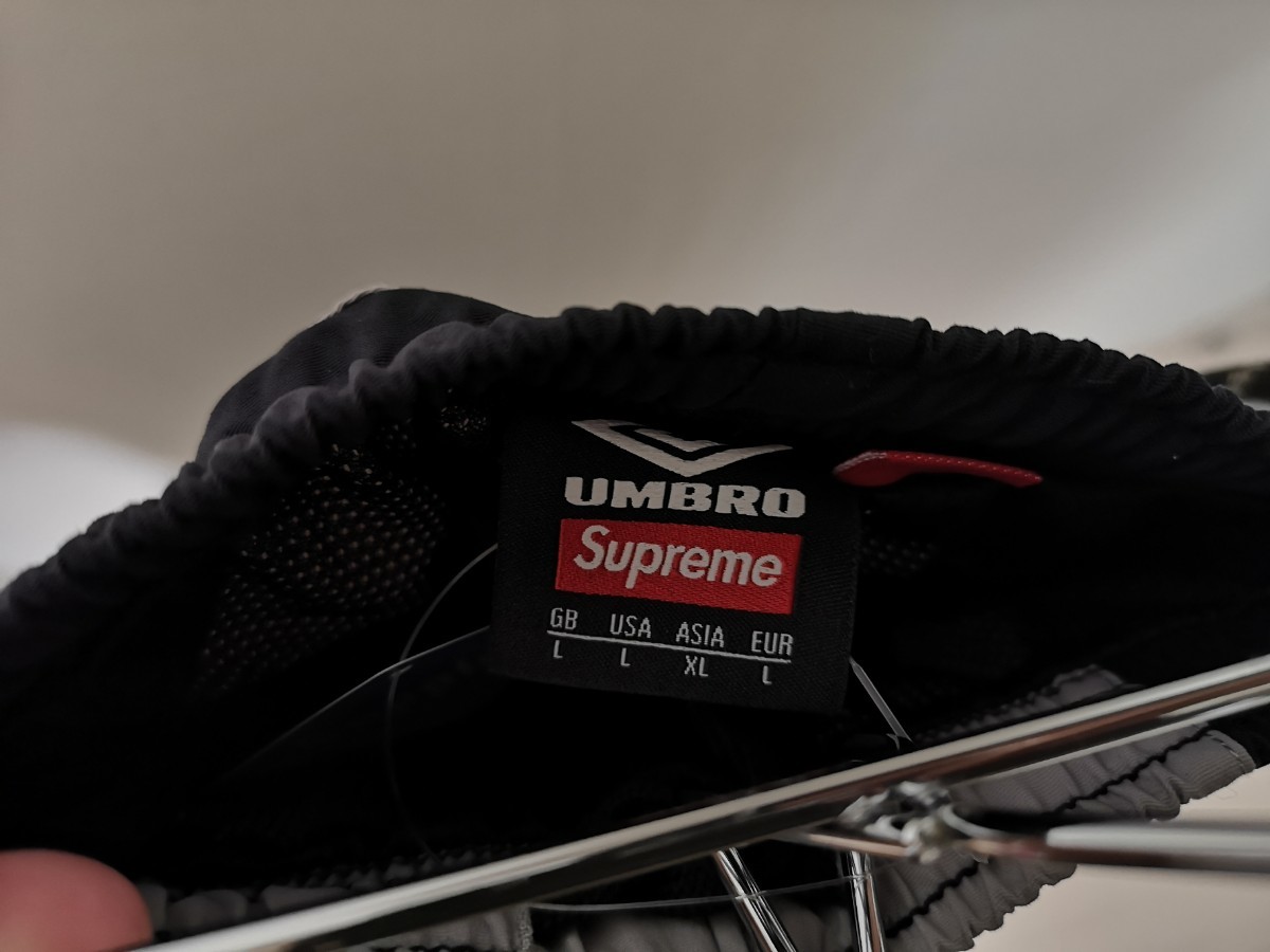 23SS Supreme Umbro Set Up Black ジャケットXL & パンツ L 新品 23SS Supreme Umbro Set Up Black ジャケットXL & パンツ L 新品