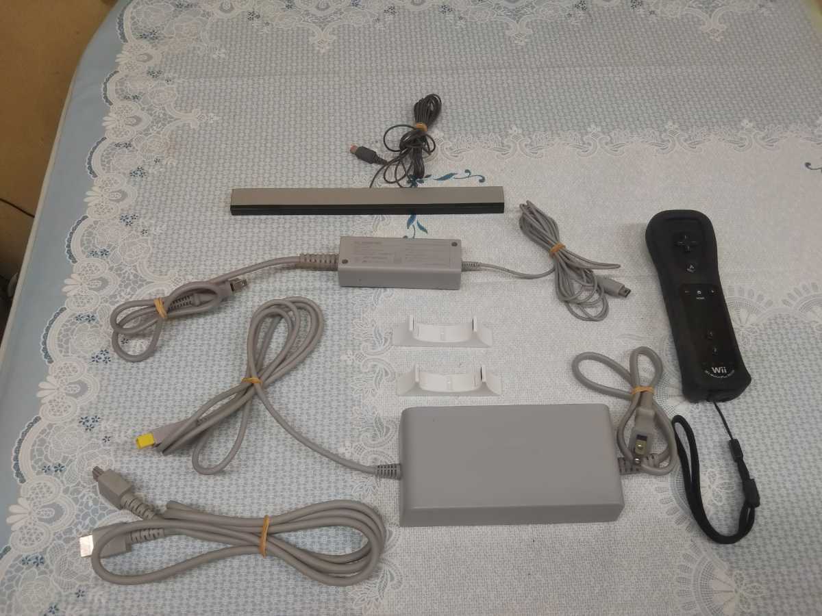 任天堂 ニンテンドー】Wii U本体 32GB シロ まとめて　　　リモコン　プラス　　通電OK　　　動作未確認_画像6