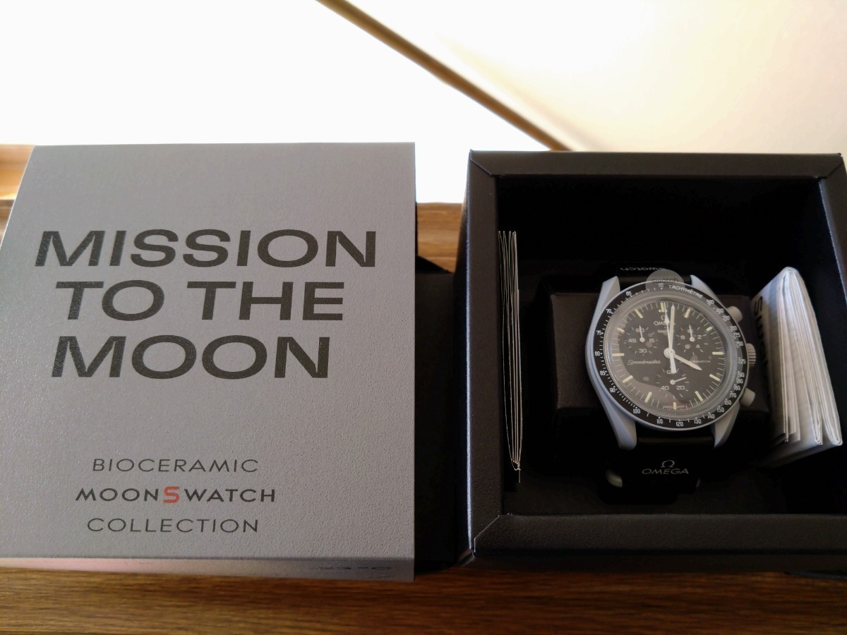 【新品未使用】 正規店購入品 Swatch Omega Bioceramic Moonswatch Mission to the Moon Speedmaster スウォッチ オメガ 保証書レシート付_画像2