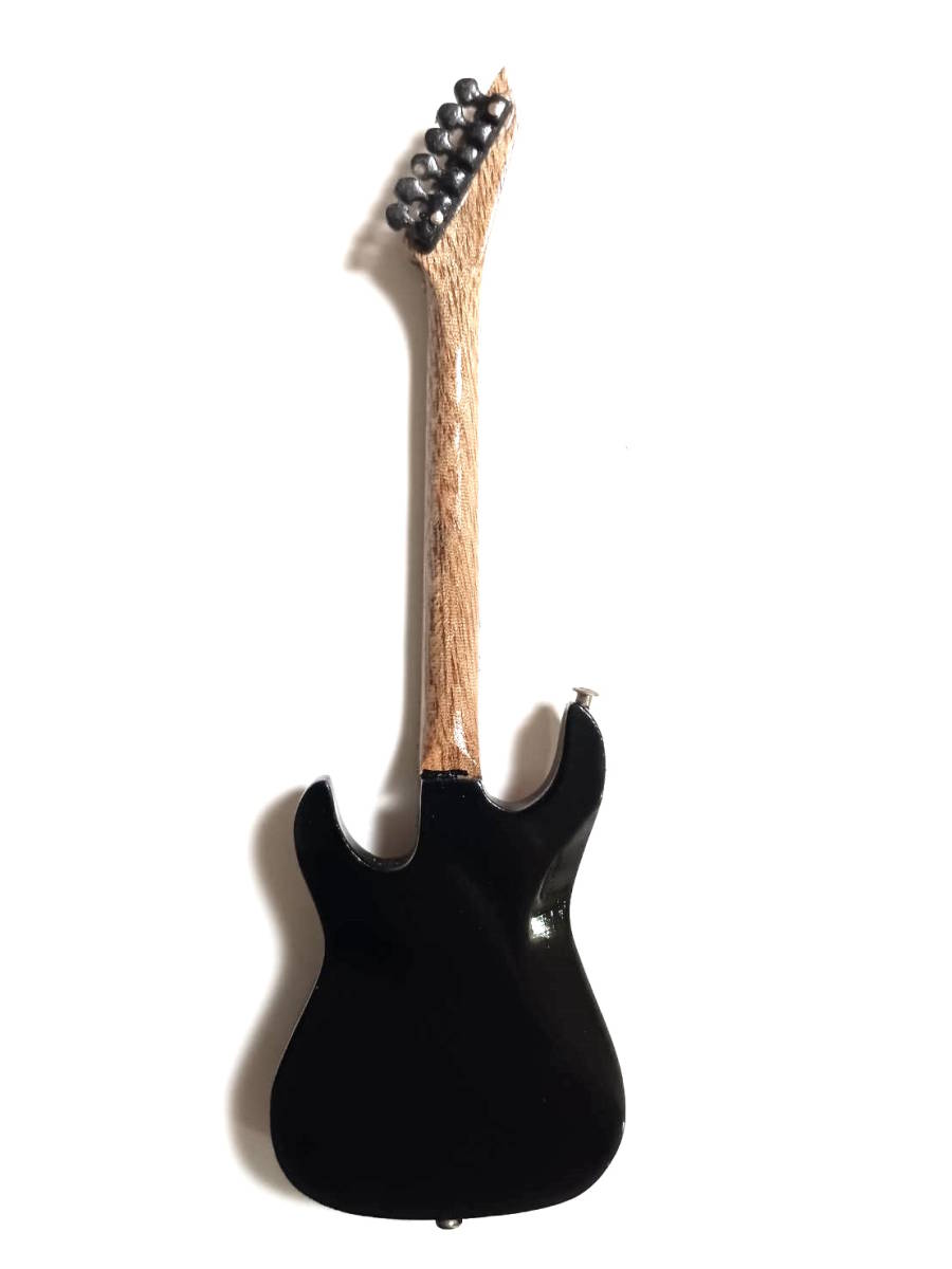 METALLICA2ミニチュアギター15 cmの2本セット。ミニ楽器