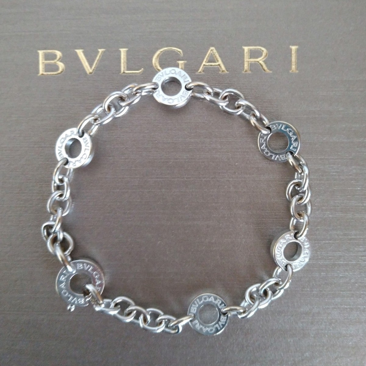 【美品】BVLGARI　ブルガリ・ブルガリ　K18WG　ロゴチャームブレスレット