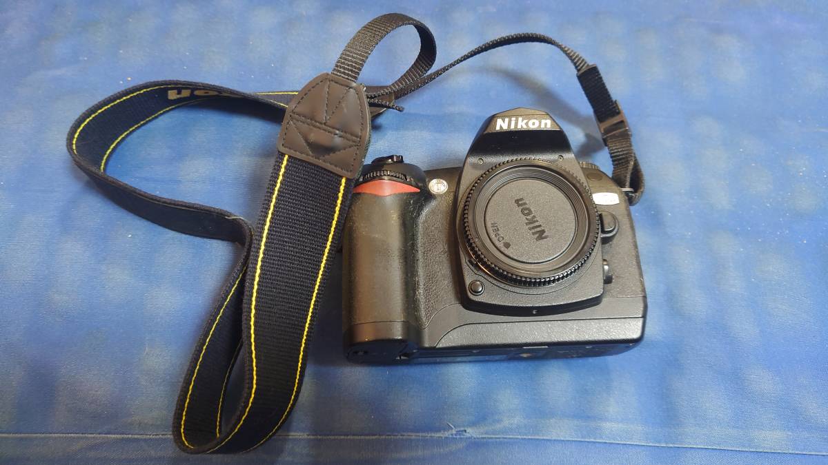 カメラ Nikon D70 一眼レフ ボディ　ストラップ　■ma1_画像1