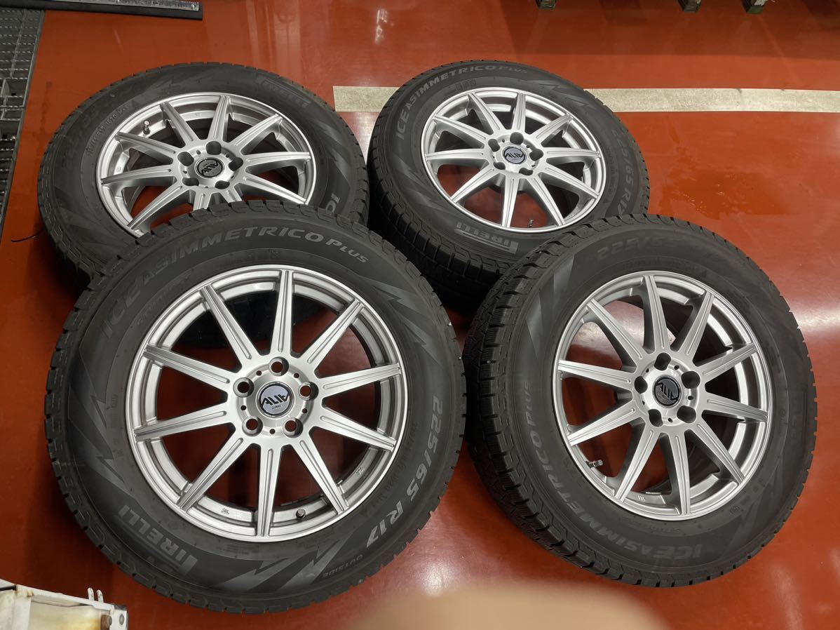 トヨタ純正ナット専用ホイールとバリ山ピレリスタッドレス225/65R17 RAV4 ハリアーなど_画像1