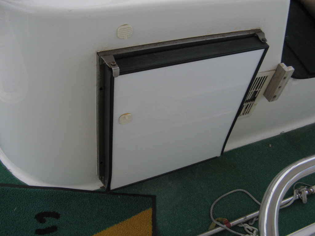 ボート　冷蔵庫（12V)