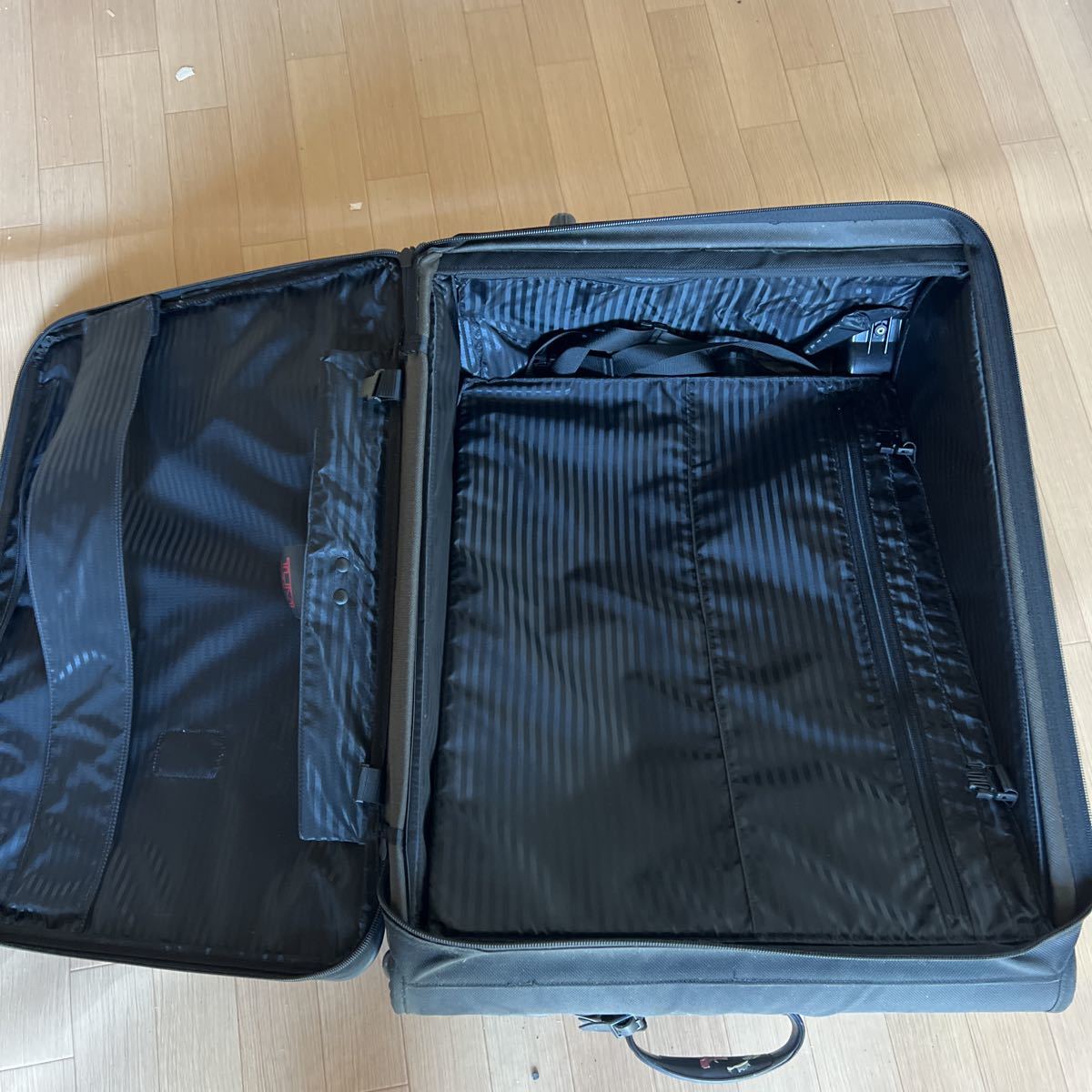 ●TUMI トゥミ●2245D3●ナイロン カーフ レザー 本革●大型 キャリーバッグ●黒●ヴィンテージ●大容量 旅行●かばん●手渡し歓迎_画像4