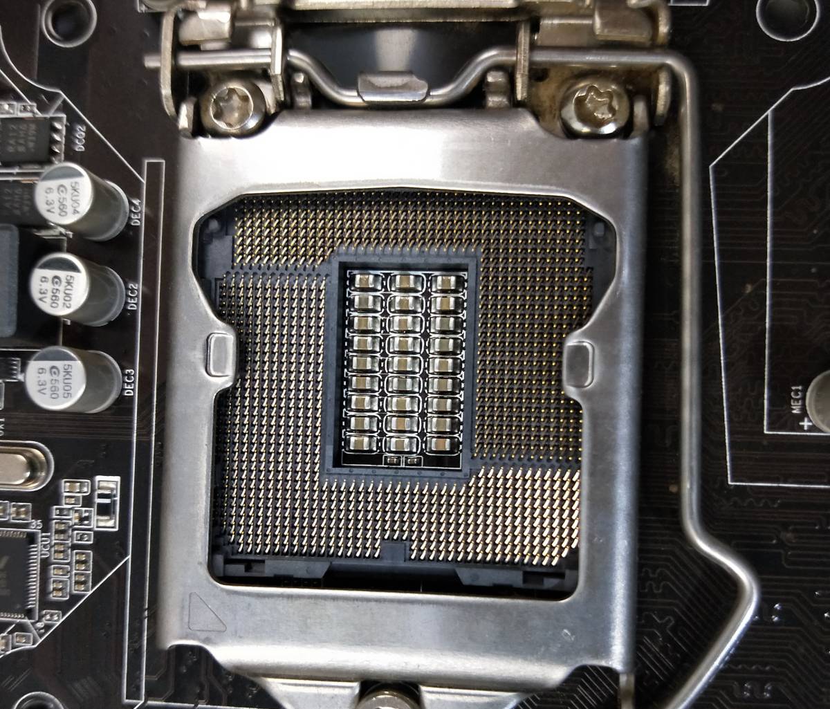 【中古パーツ】BIOS確認のみ、GIGABYTE GA-H81M-D3V マザーボード ＩＯパネル LGA1150 ■MB4036_画像3