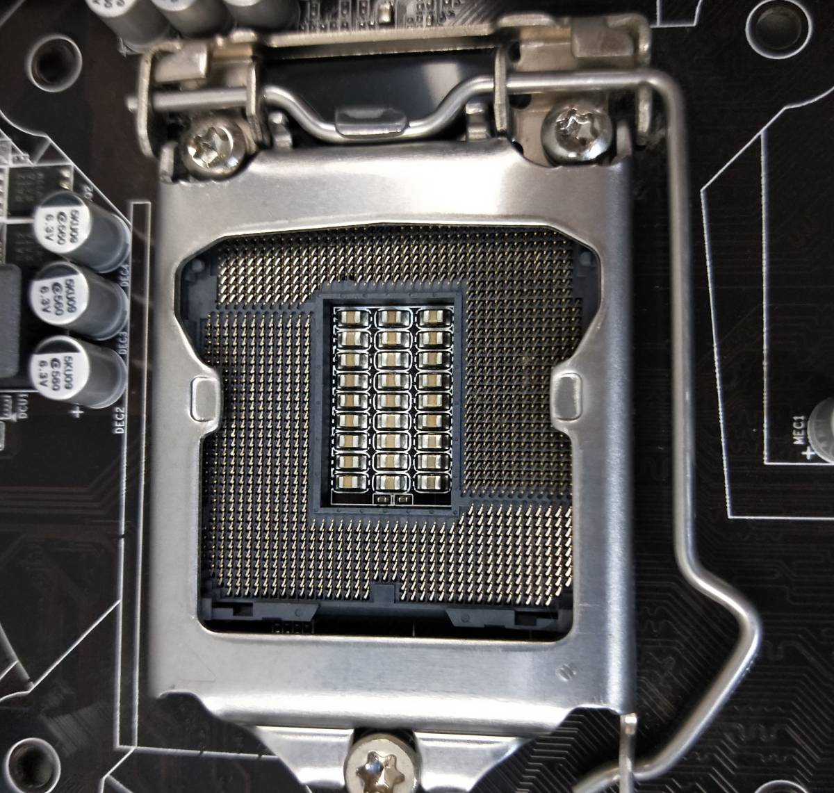 【中古パーツ】BIOS確認のみ、GIGABYTE GA-H81M-D3V-JP マザーボード ＩＯパネル LGA1150 ■MB4047_画像3