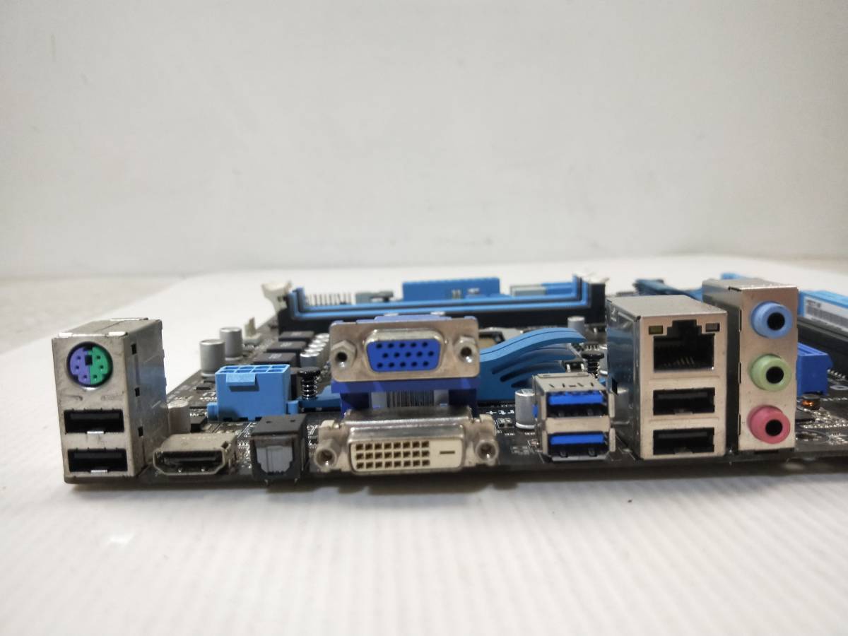 【中古パーツ】BIOS確認のみ、ASUS P8Z77-M マザーボード ＩＯパネル LGA1155 ■MB4153_画像5