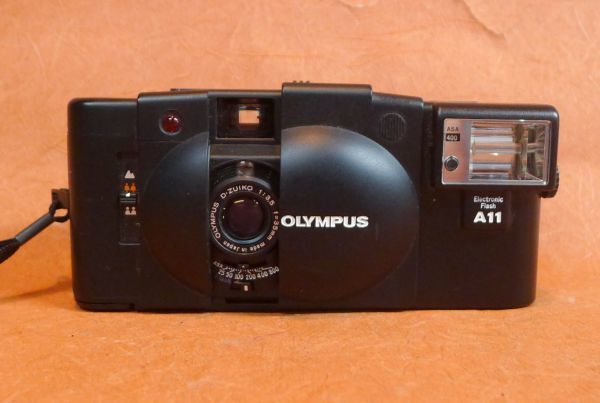 k235 OLYMPUS XA2 A11 ZUIKO 1:3.5 f=35mm コンパクトフィルムカメラ サイズ：約 幅14×高さ6.2×奥行3cm/60_画像1