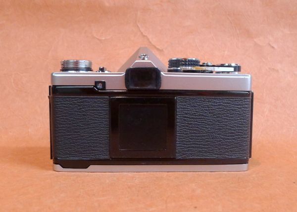 k335 OLYMPUS OM‐2 フィルムカメラ 一眼レフカメラ サイズ：約 幅14×高さ8×奥行5.4ｃｍ /60_画像6