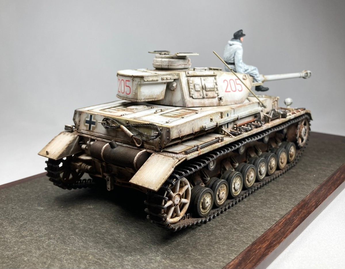 ・完成品・ ドラゴン 1/35 ドイツ Ⅳ号戦車 G型 冬迷彩仕様 戦車兵フィギュア付　　4号戦_画像6