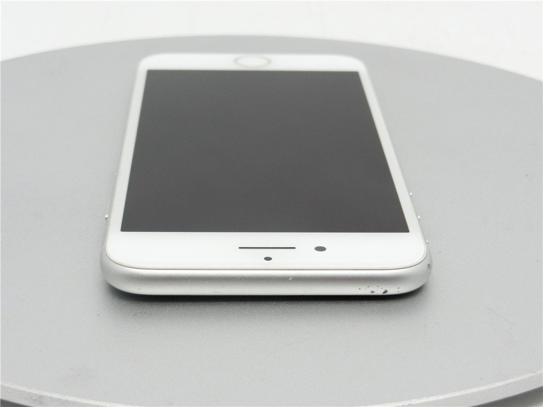 中古　　Apple iPhone8 　64GB 　A1906　AU判定（〇）　最大容量984％　　初期化済　送料無料　_画像6