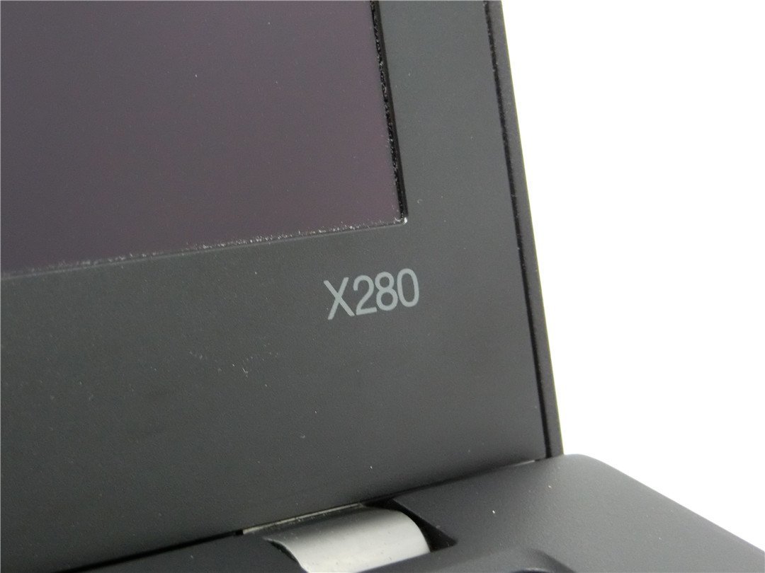 中古Lenovo ThinkPad X280 第7CORE世代I5/8GB　12.5型 ノートパソコン　BIOSまで表示　バッテリー欠品　詳細不明　ジャンク扱い 　_画像7