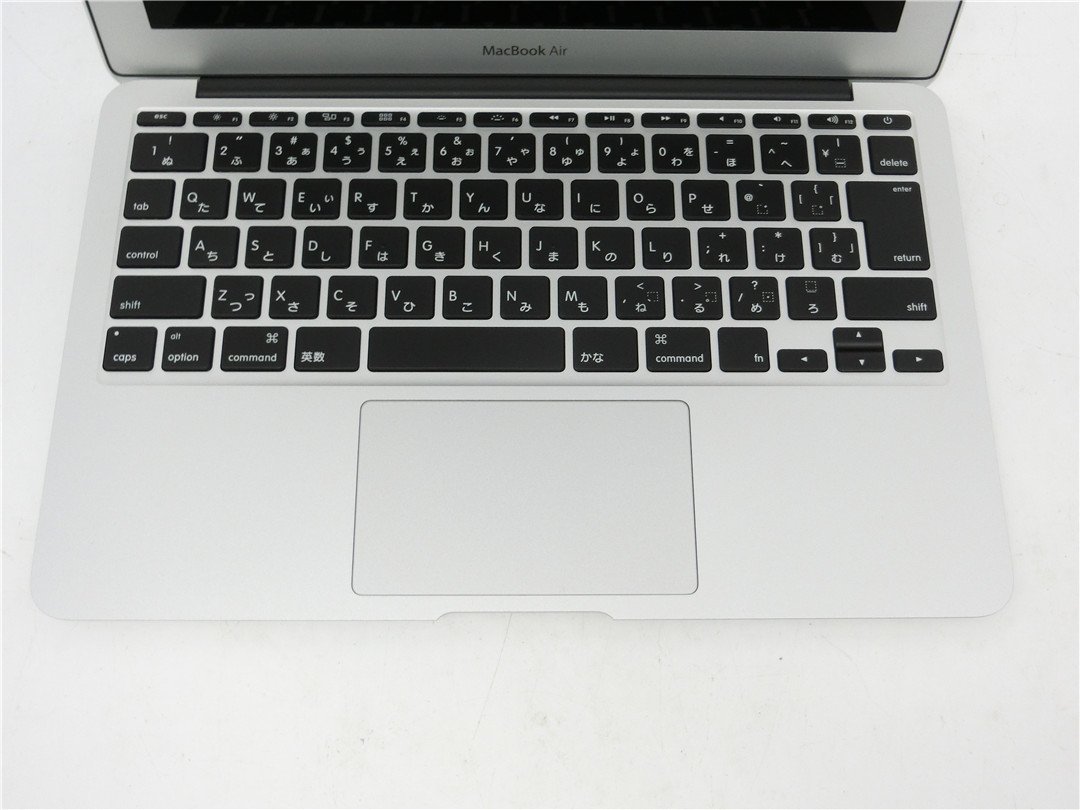 中古　Macbook Air　A1465　　バッテリーと本体止めネジ欠品 　　　詳細不明　ノートPCパソコン　ジャンク品　送料無料_画像2