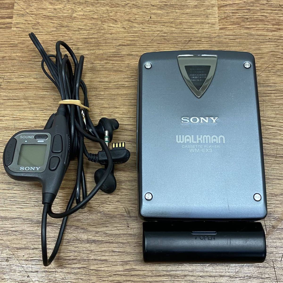 CW01 通電OK SONY WM-EX3 カセットウォークマン ポータブルカセットプレーヤー WALKMAN ソニー リモコン RM-WM71EL 外付け電池ケース 付き_画像1