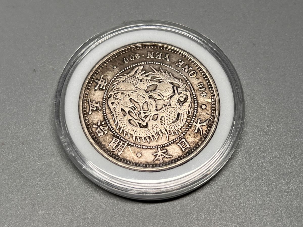 大日本 古錢 明治五年 一圓 菊紋 大型硬貨 竜 貿易銀 美品 大日本 古錢 明治五年 一圓 菊紋 大型硬貨 竜 貿易銀 美品
